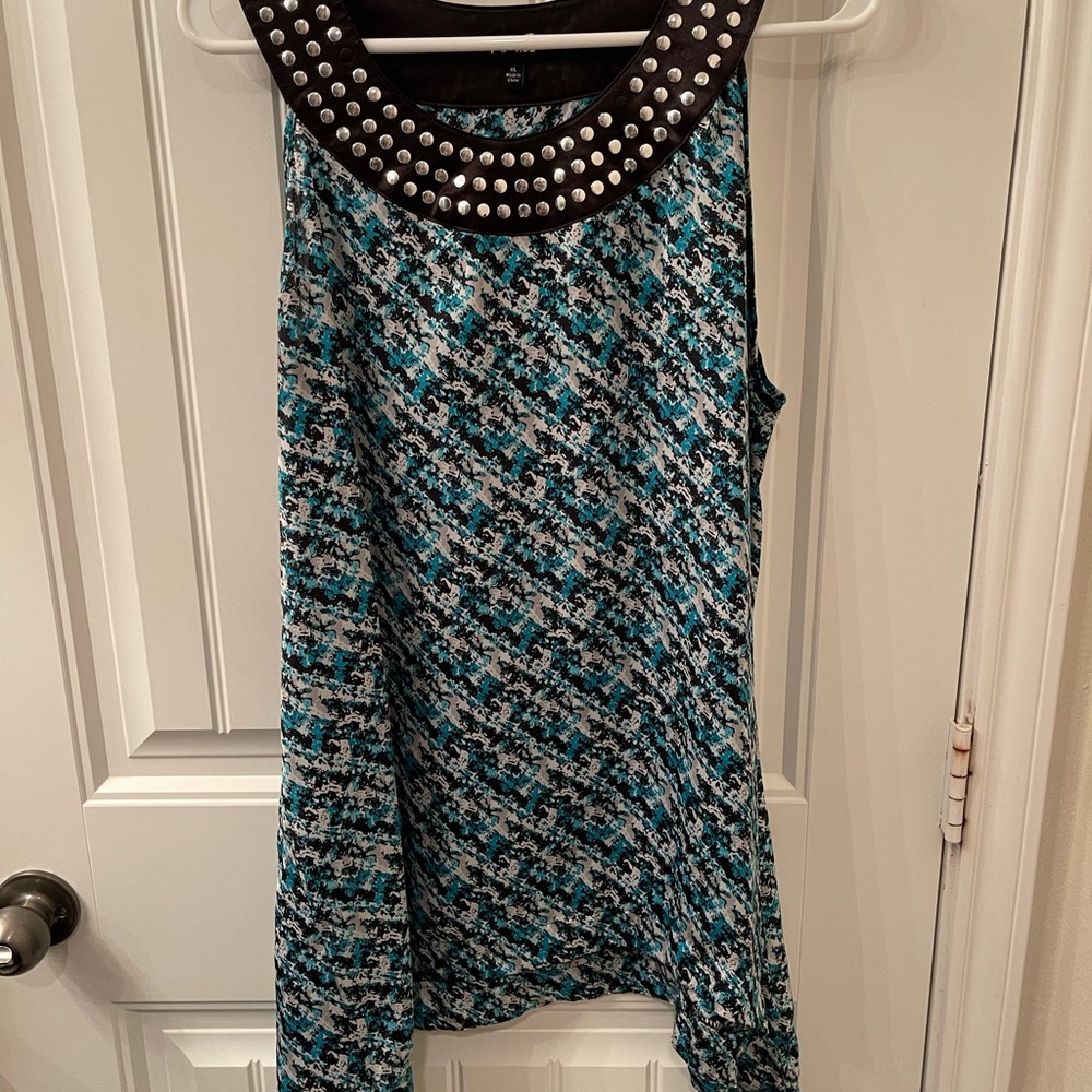 Apt. 9 Women’s XL Teal, White, and Black Geometric Sleeveless Tank Blouse Studs